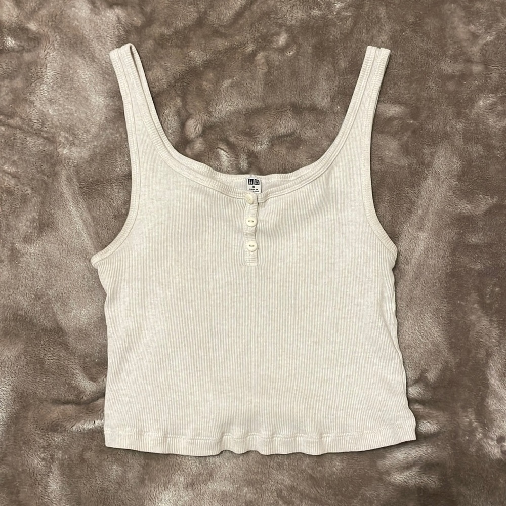 Uniqlo women’s medium crop top